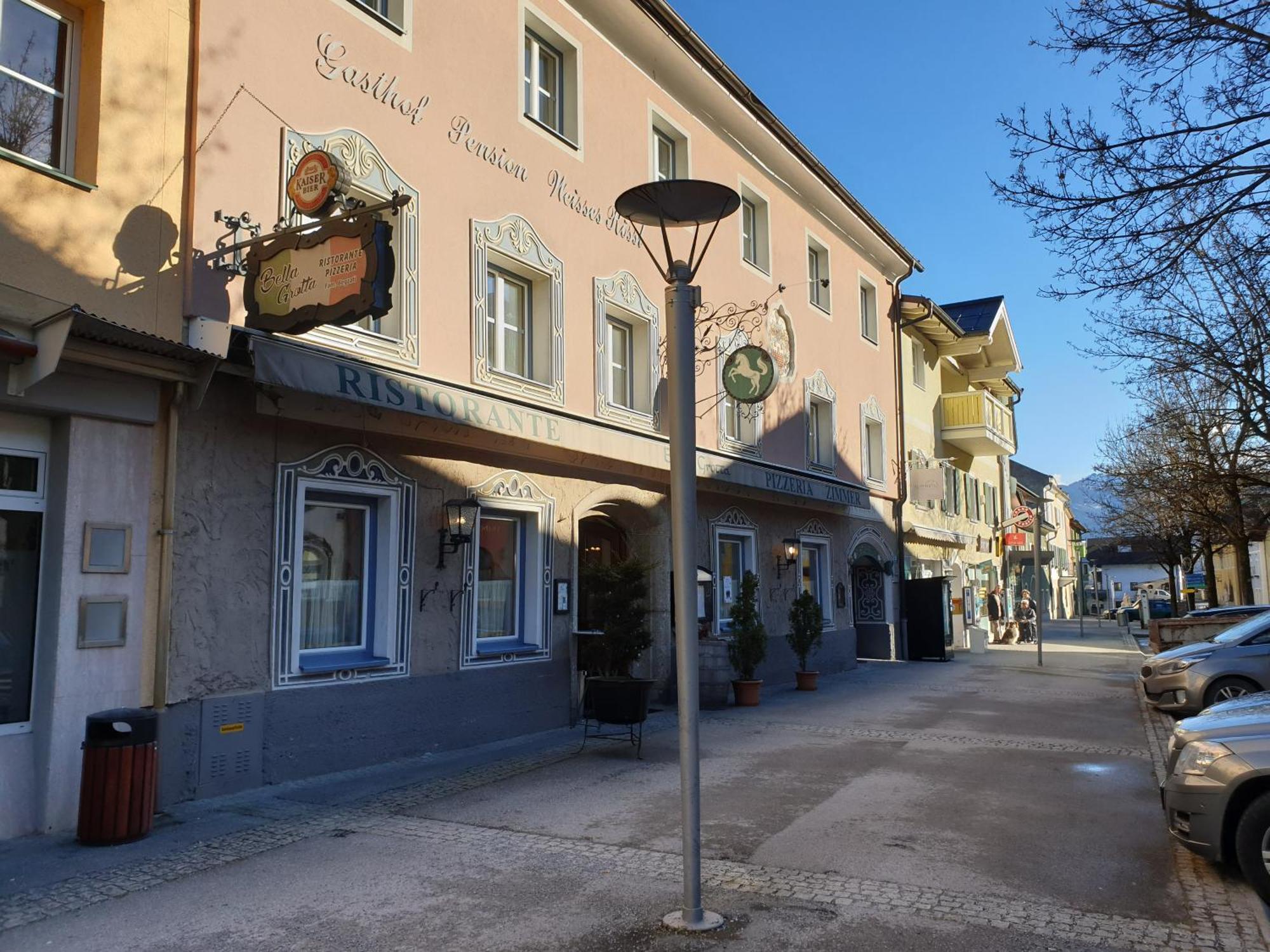 Weisses Roessel-Cavallo Bianco Werfen Εξωτερικό φωτογραφία